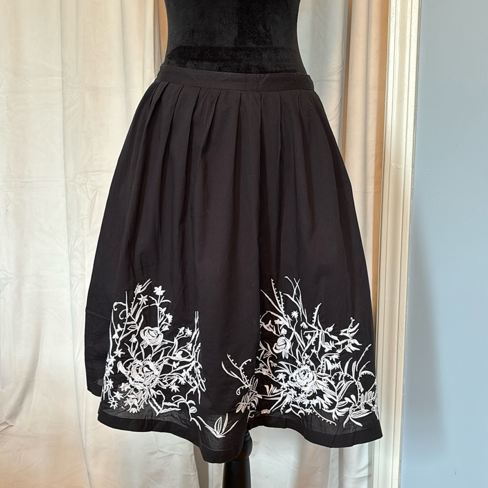 CLOSET CLEANOUT SALE! Gorgeous Skirt with Embroidered Decor - Picture 1 of 6